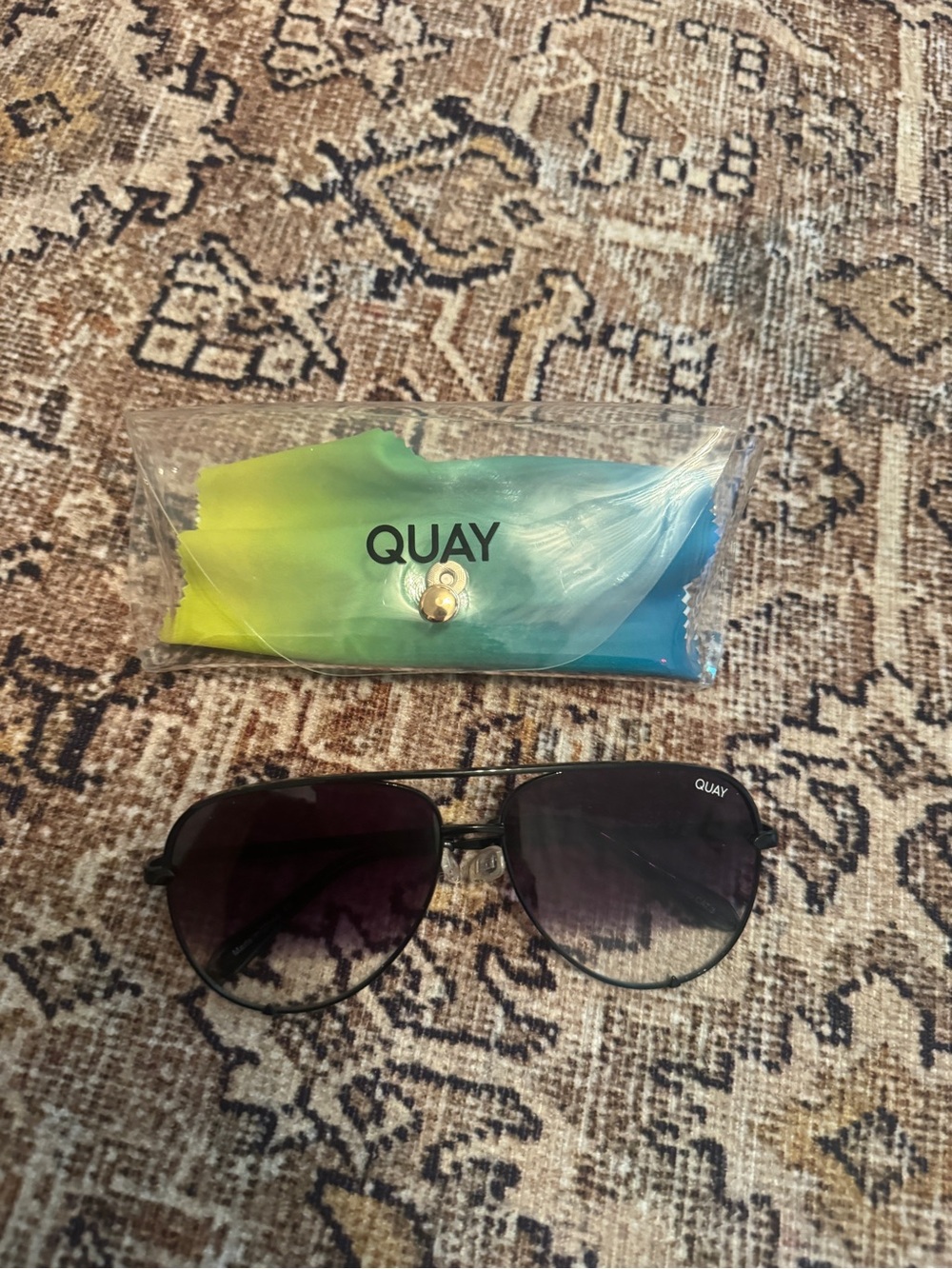 Quay Australia Sunglasses with Gradient Blue-Green-Yellow Case